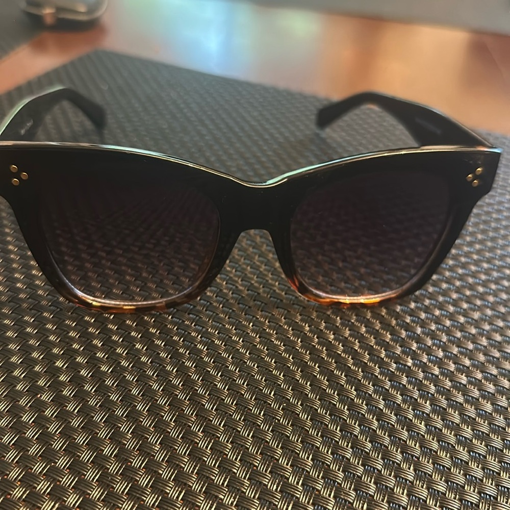 Oversized sunglasses tortoise color